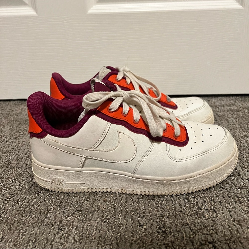 - Nike Air Force 1